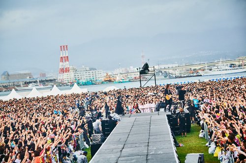 2018年夏、GLAY緑の島ライブ＆街角レポート | 特集一覧 | はこぶら