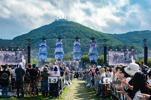 2018年夏、GLAY緑の島ライブ＆街角レポート | 特集一覧 | はこぶら