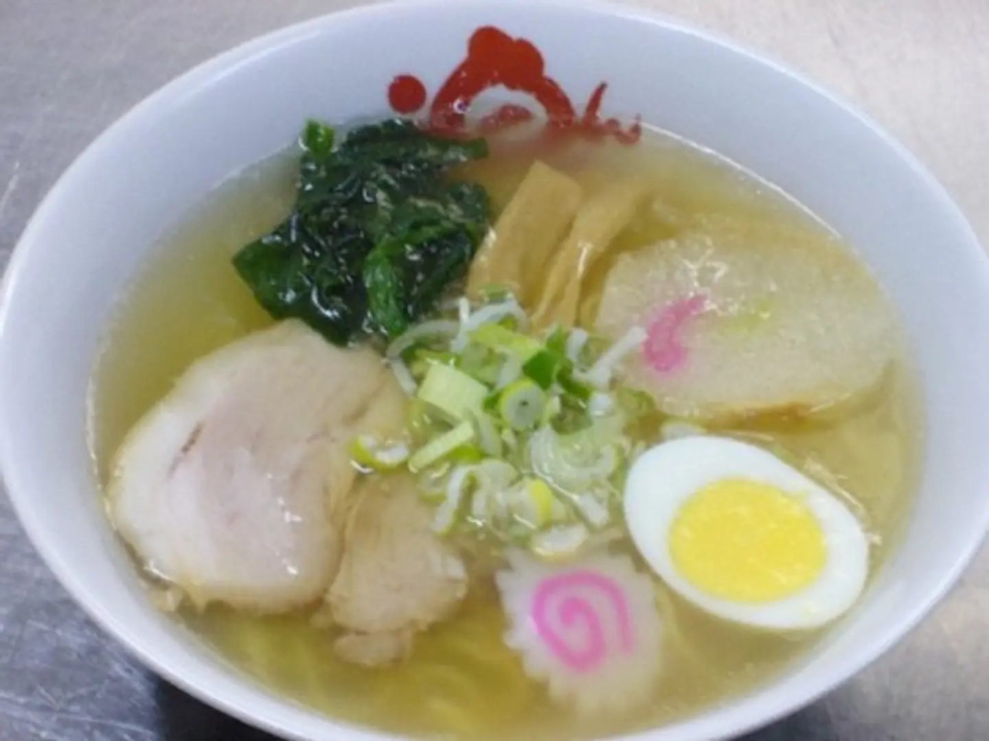 昔ながらのすっきり味、函館の塩ラーメン