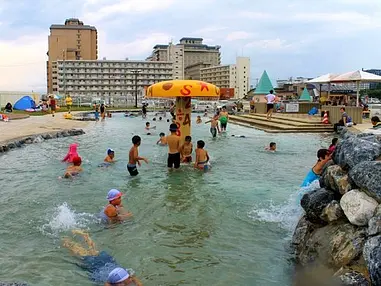 水の広場、遊具、サル山......熱帯植物園で夏遊び！