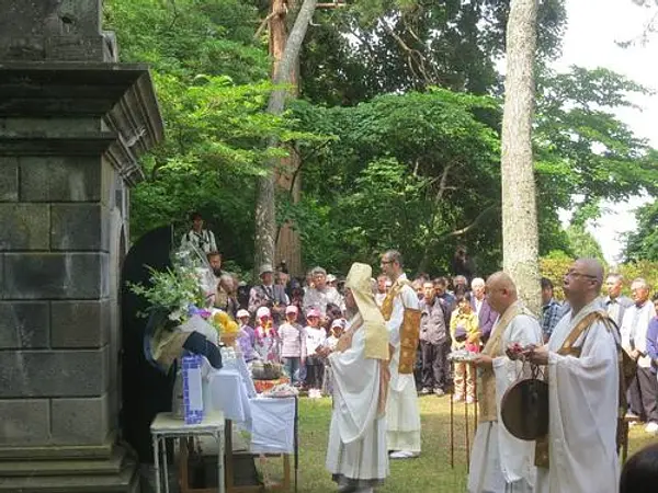 箱館戦争ゆかりの地、碧血碑前で慰霊祭