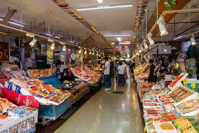 函館駅前の観光スポット、「函館朝市」の楽しみ方