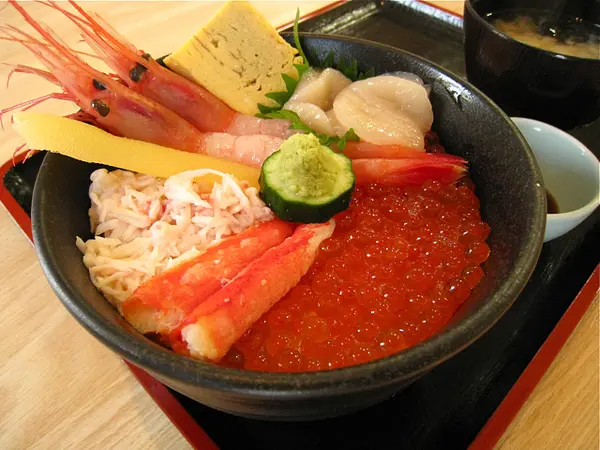 函館に来たら、やっぱり朝市の海鮮丼！ 