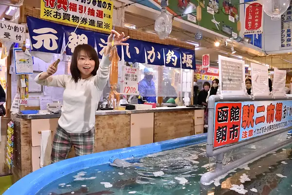 釣って、食べて、イカの街を満喫！