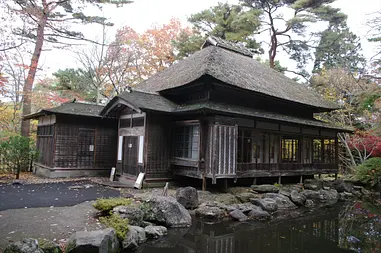 紅葉だけでなく、建物も必見。香雪園の古建築探訪