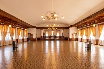 Old_Public_Hall_of_Hakodate_Ward-3.jpg