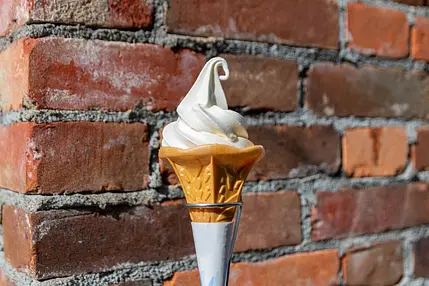 Soft-serve_ice_cream.jpg