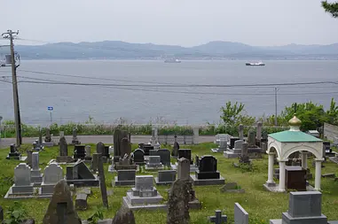 開港と交流の歴史を偲ぶ、外国人墓地散策
